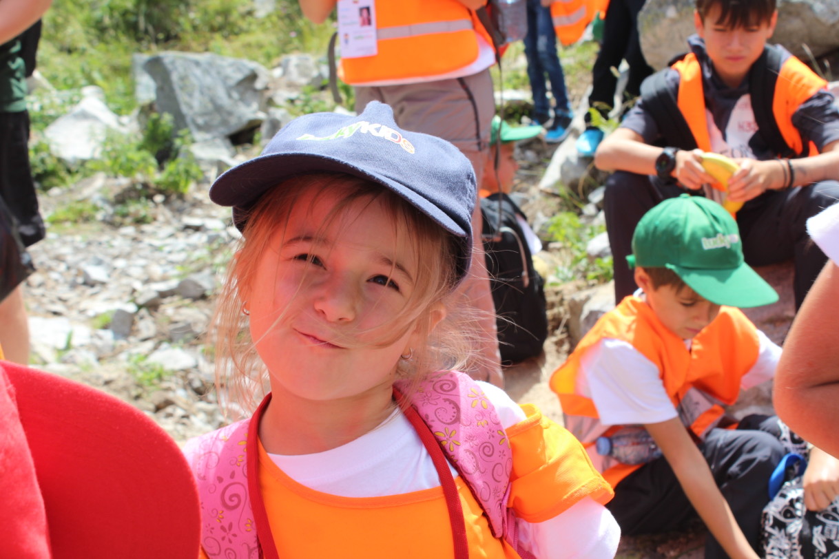 Малка участничка в планински преход | Lucky Bansko Kids Camp