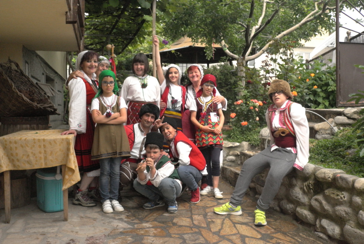 Групповое фото после танца | Lucky Bansko Kids Camp