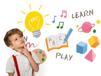 малко момченце мисли аналитично и логично