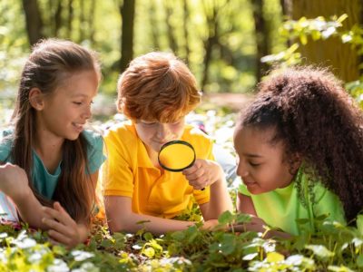 Учене чрез игра сред природата.