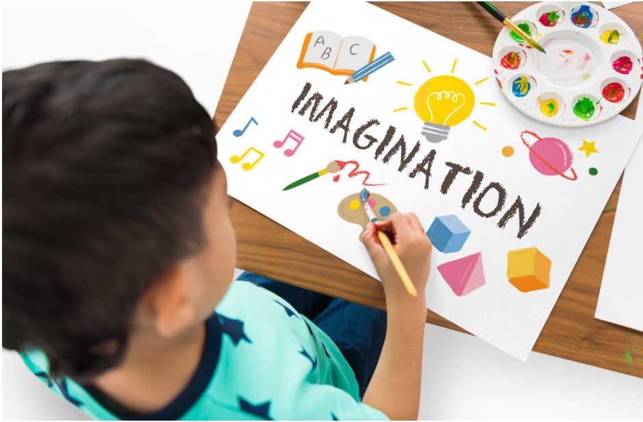 дете рисува картина